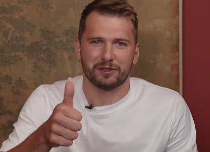 九游体育app下载-东契奇用中文欢迎杨瀚森加入NBA😉愿意把手机号给小杨加好友