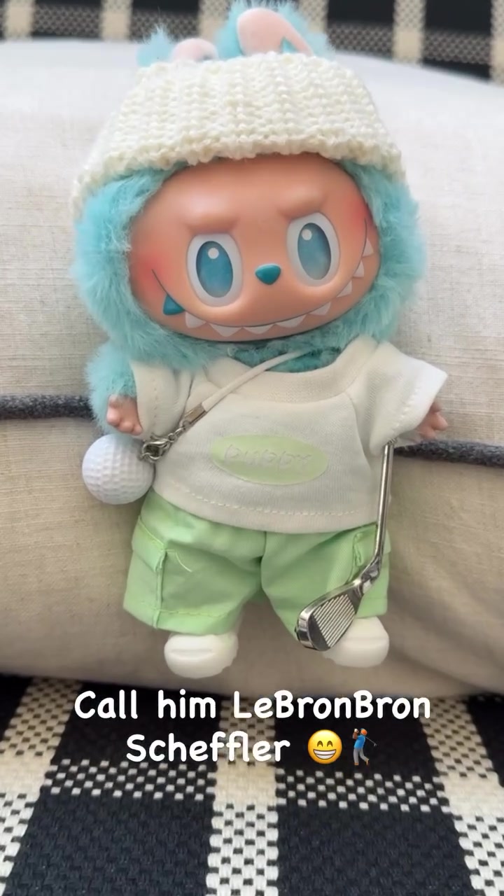 九游体育-加入潮玩大军！詹姆斯晒自己的Labubu玩偶：请叫他LeBronBron😁