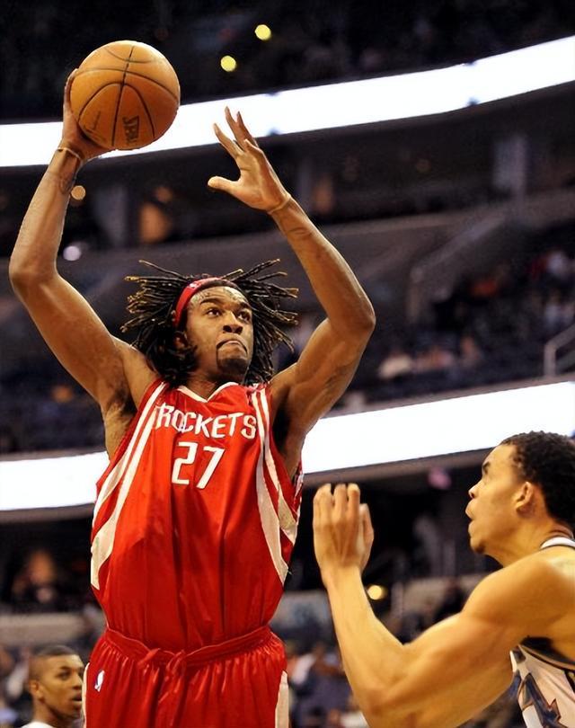 九游体育-当年在火箭效力过的“犀利哥”乔丹-希尔退役后在干什么?