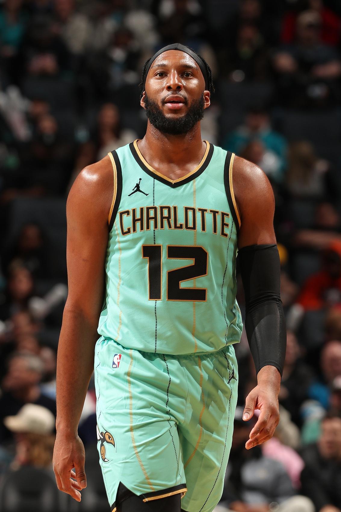 九游体育-8人加盟球队!火箭队休赛期补强联盟第1?斯通为航天城送出大礼