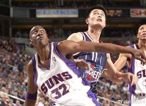 九游体育-“小巨人”和“小霸王”，一生之敌的姚明和小斯，究竟谁更出色？
