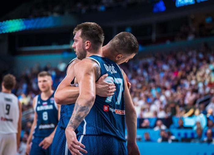 九游体育-东契奇空砍39分很愤怒！开场两分钟吃技犯无语 自责末节决策错误