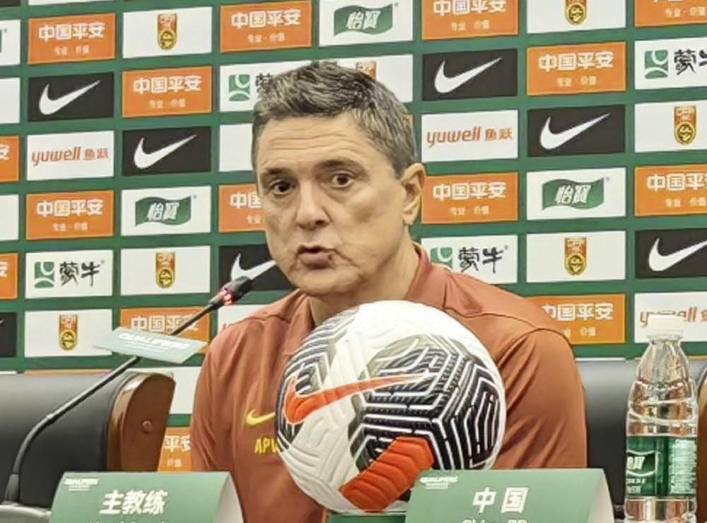 比分直播-安东尼奥：中场休息给球员施加信心；王钰栋没首发是有点小伤