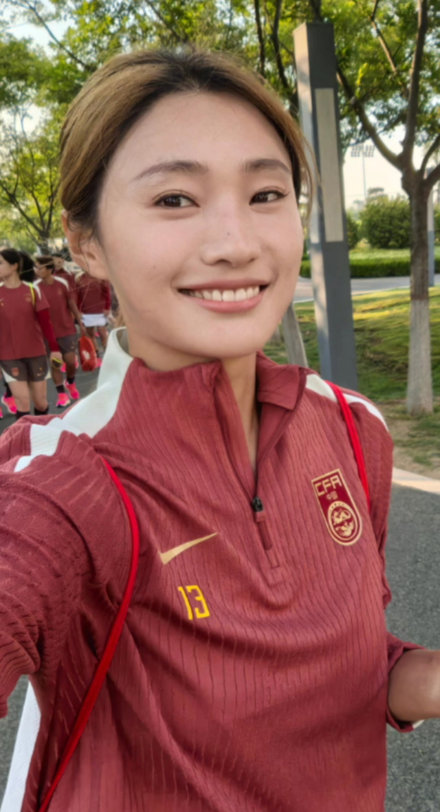 比分直播-女足美女金坤与冬奥花滑冠军是老乡 两人祖籍达州两地距离约50公里|中国女足|冬奥会|四川|花样滑冰|达川区_新浪体育_新浪新闻