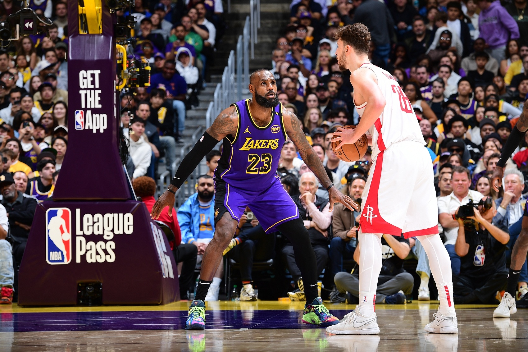 比分直播-NBA彩经：湖人难阻火箭 骑士胜猛龙 掘金擒森林狼 老鹰力拼尼克斯