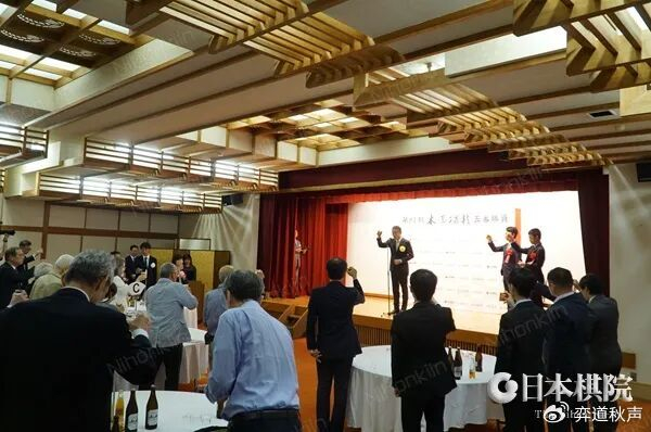 比分直播-一场完胜 一力辽降服航太朗攻下本因坊战天王山 距四连霸一步之遥|福冈航太朗|挑战赛|本因坊挑战赛|平田智也|春兰杯_新浪体育_新浪新闻